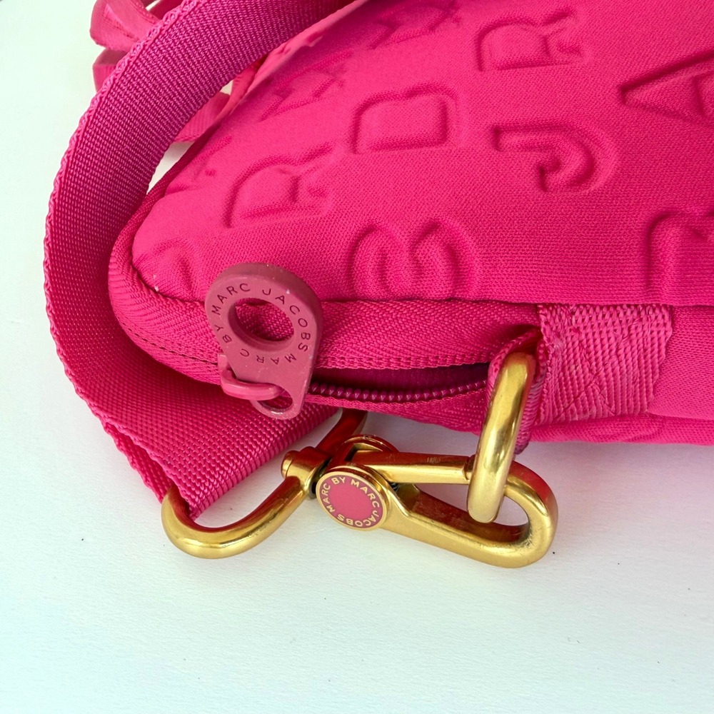 Marc by Marc Jacobs Jumbled Logo Neoprene Laptop Bag Hot Pink Gold Hardware - Picture 5 of 11